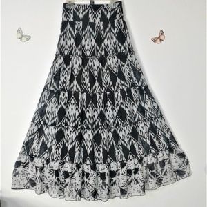 BLACK AND WHITE LONG SKIRT